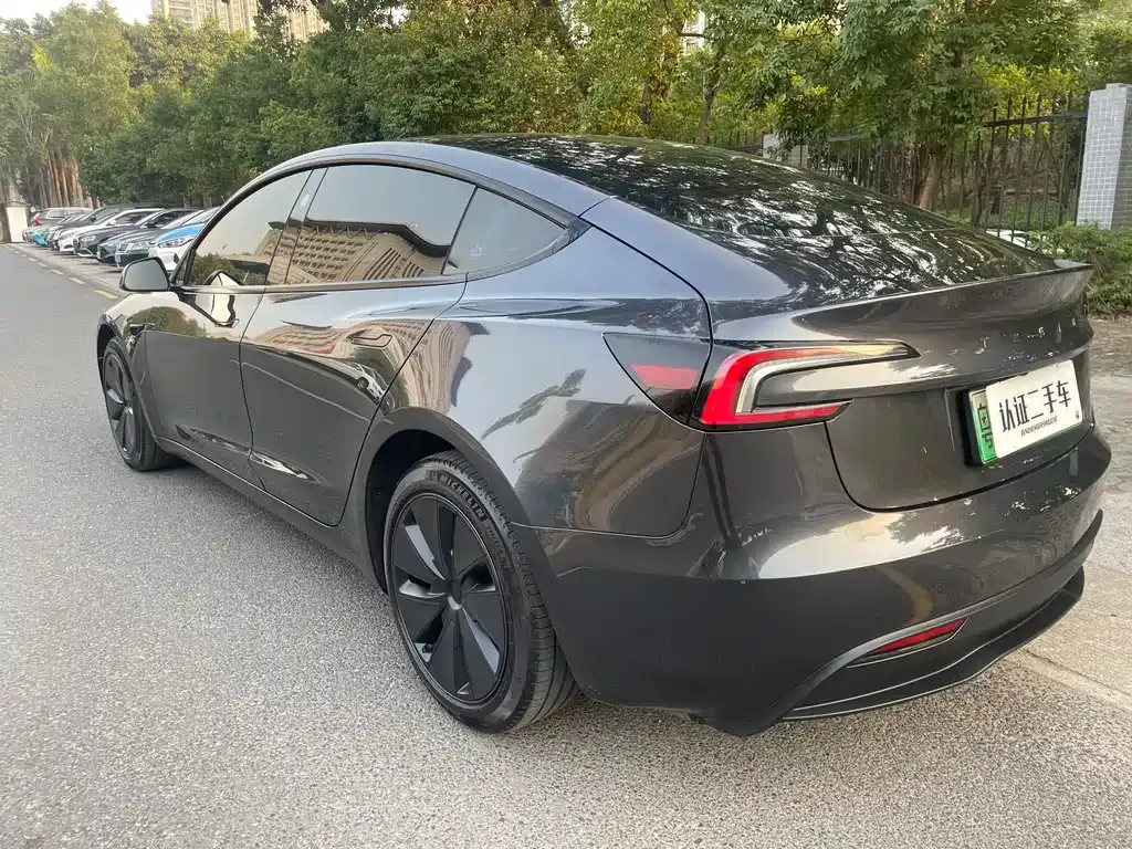 Tesla Model 3 — фото 10