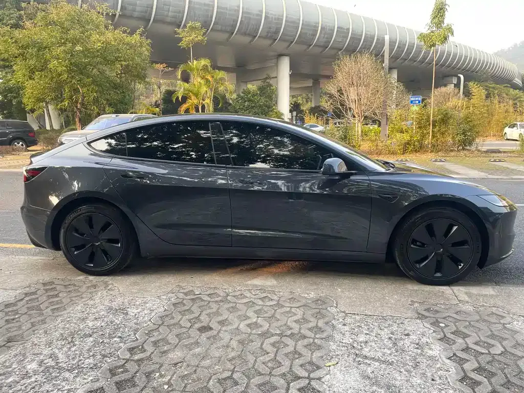 Tesla Model 3 — фото 3