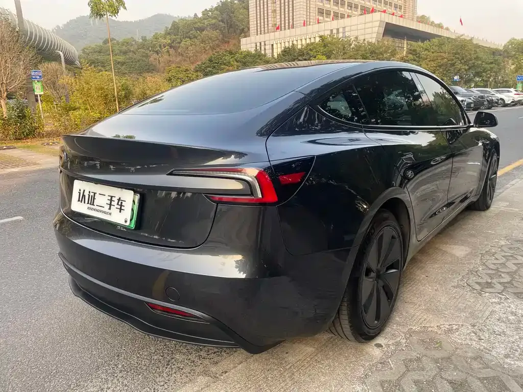 Tesla Model 3 — фото 4