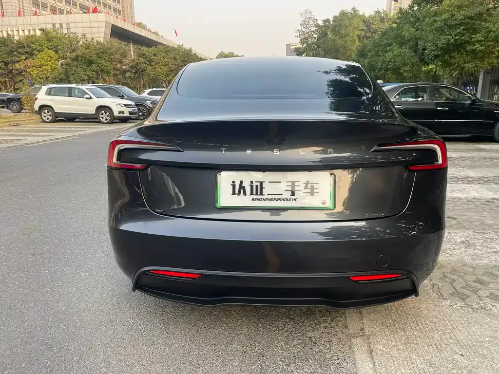 Tesla Model 3 — фото 6