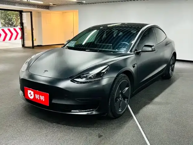 Tesla Model 3 — фото 1