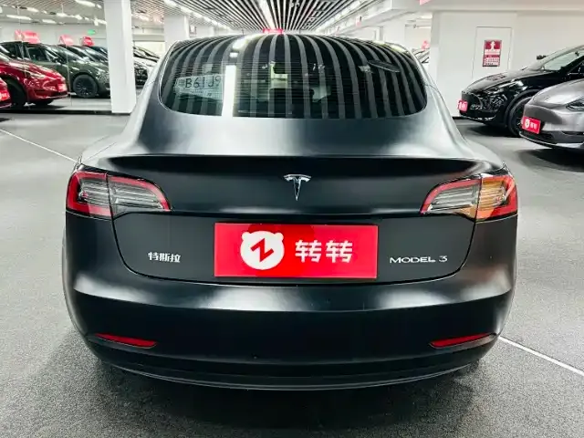 Tesla Model 3 — фото 2