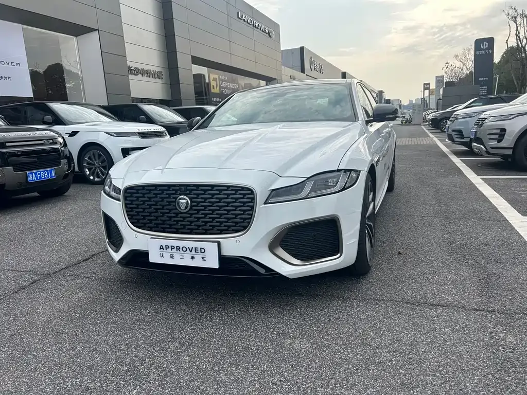 Jaguar XFL — фото 1