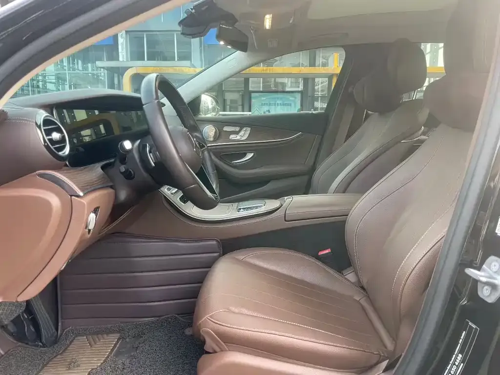 Mercedes-Benz E-Class — фото 2