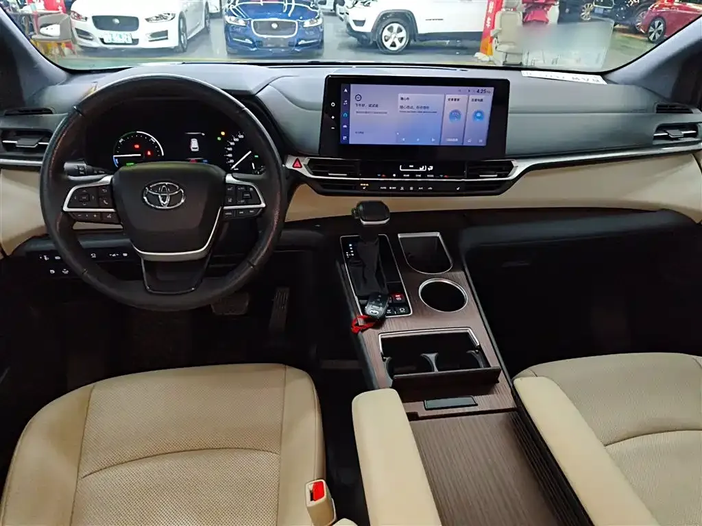 Toyota Granvia — фото 10