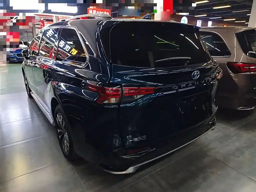 Toyota Granvia — фото 6