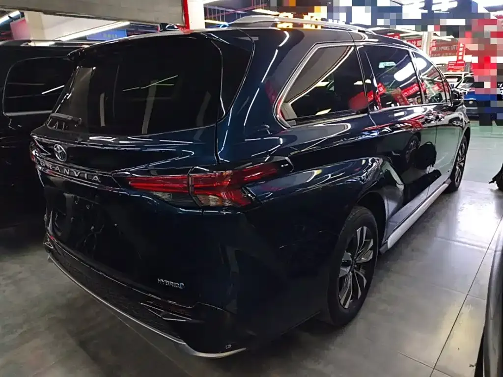 Toyota Granvia — фото 2
