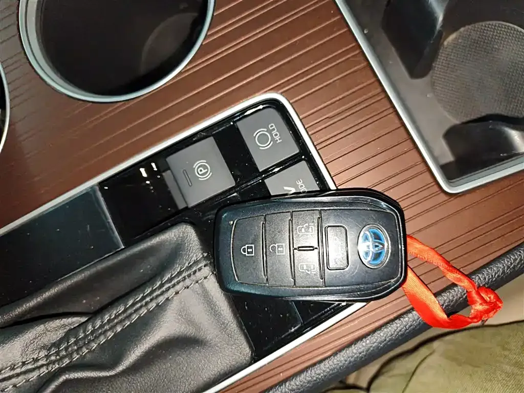 Toyota Granvia — фото 8