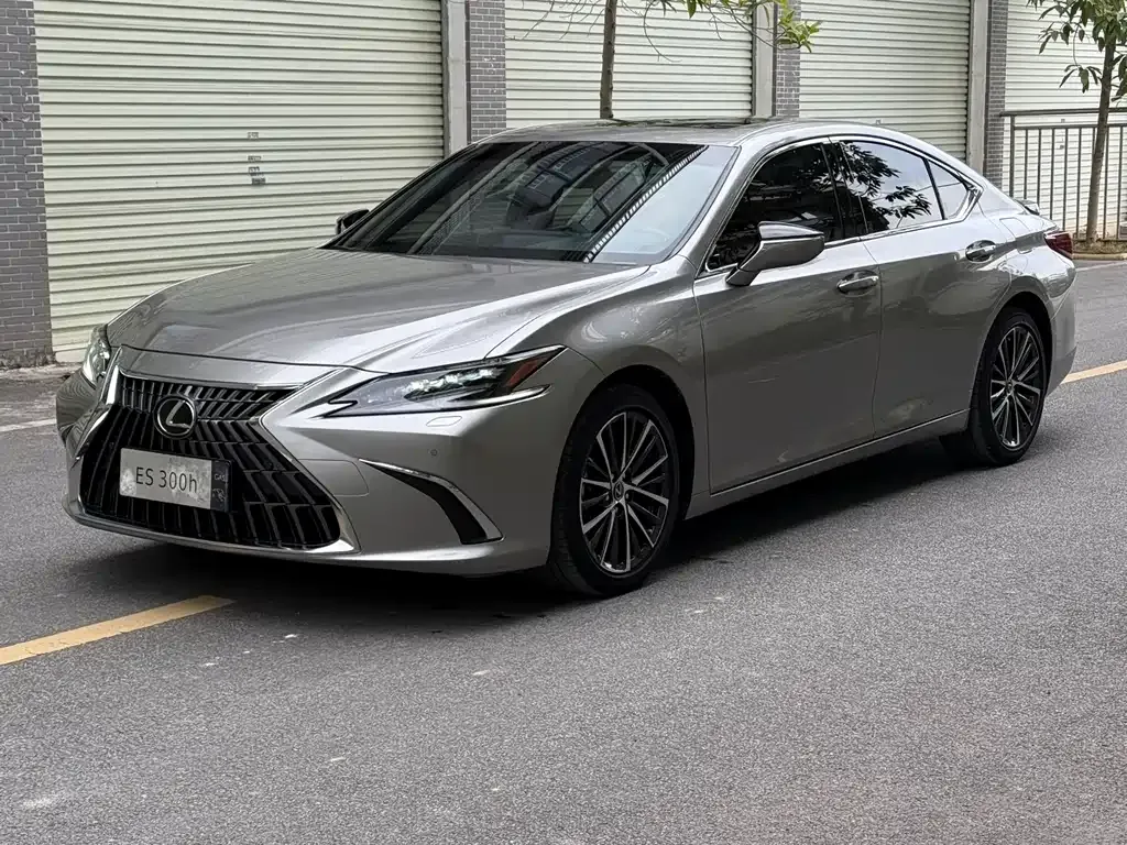 Lexus ES — фото 1