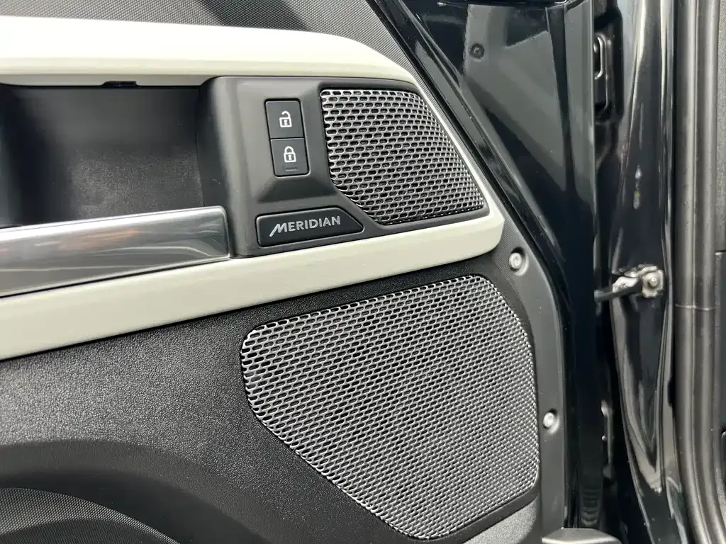 Land Rover Defender — фото 10