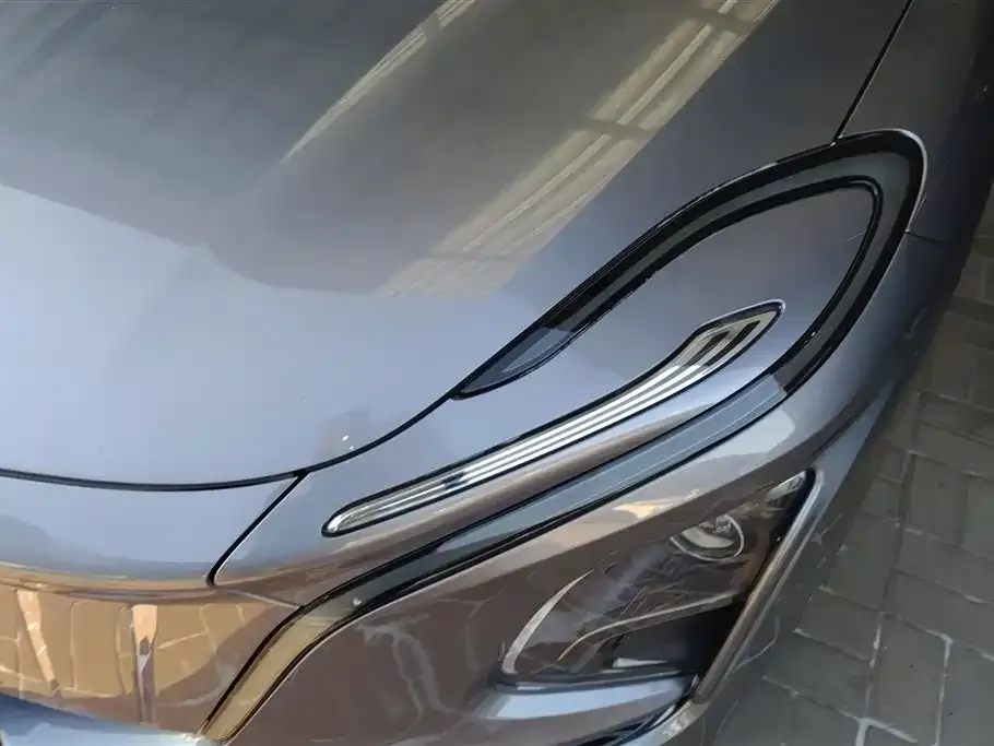 Hongqi E-QM5 — фото 2