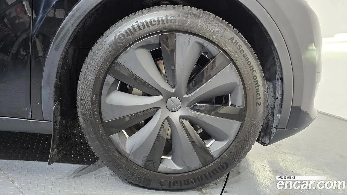 Tesla Model Y — фото 9