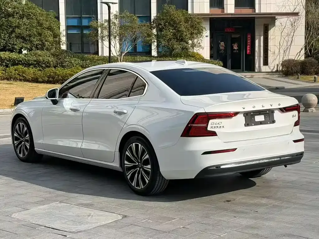 Volvo S60 — фото 5