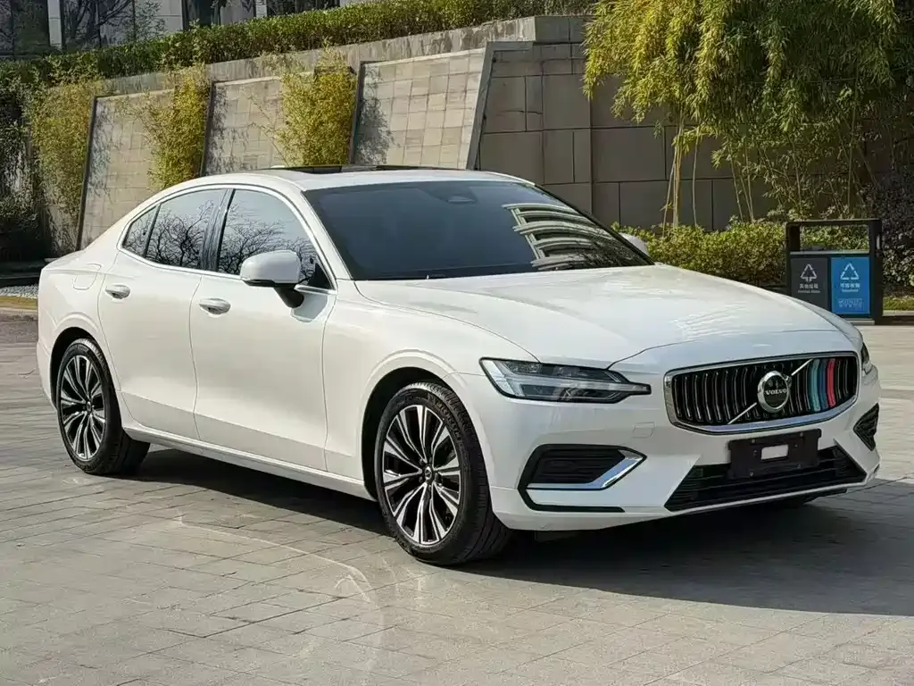 Volvo S60 — фото 8