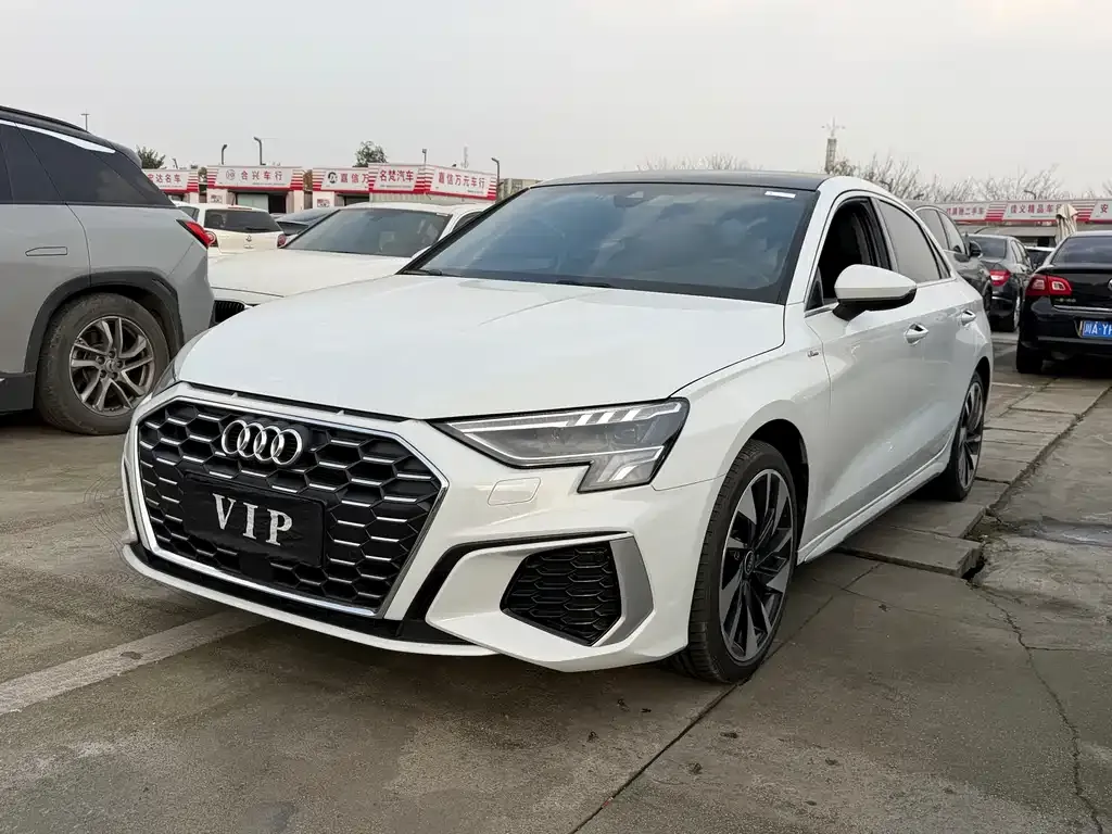Audi A3 — фото 1