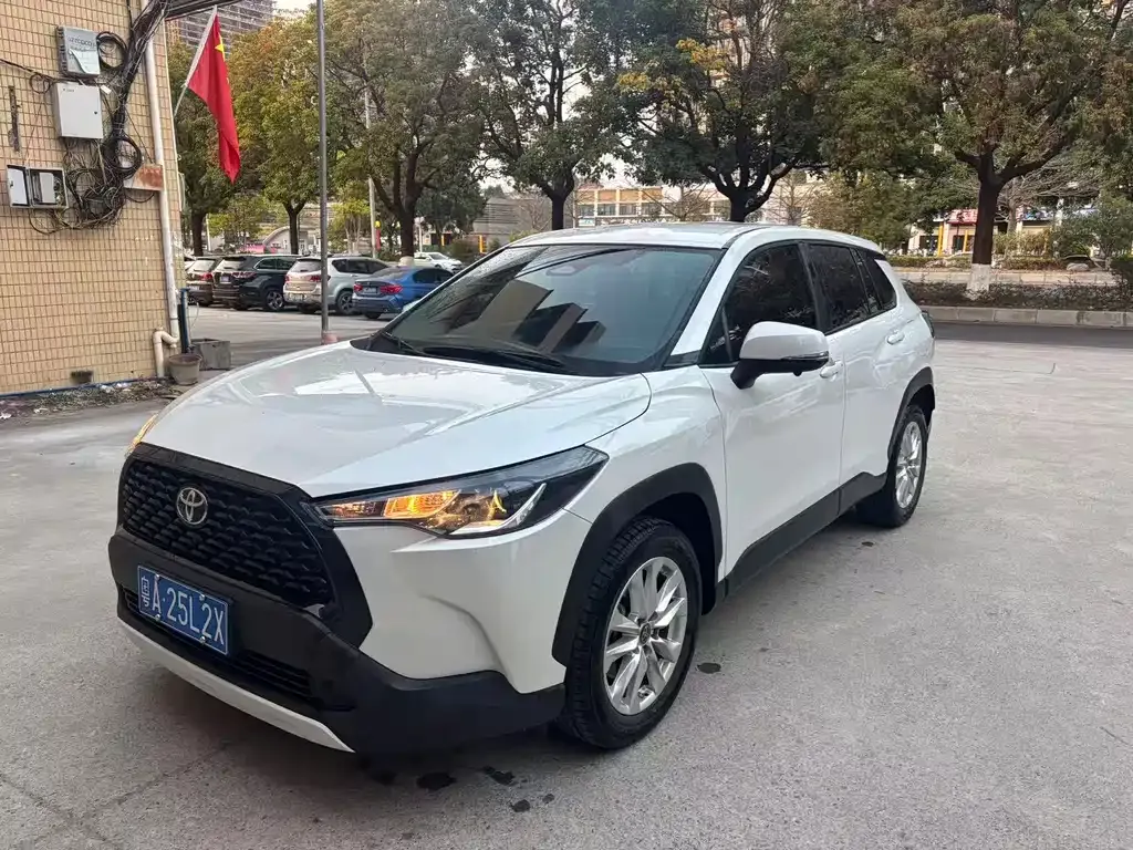Toyota Corolla Cross — фото 1