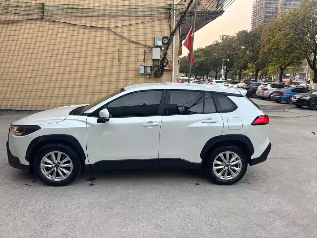 Toyota Corolla Cross — фото 2