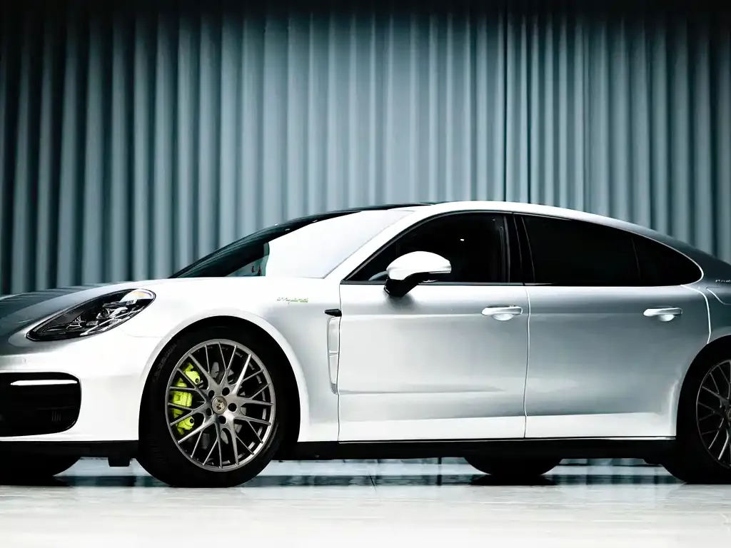 Porsche Panamera Hybrid — фото 1