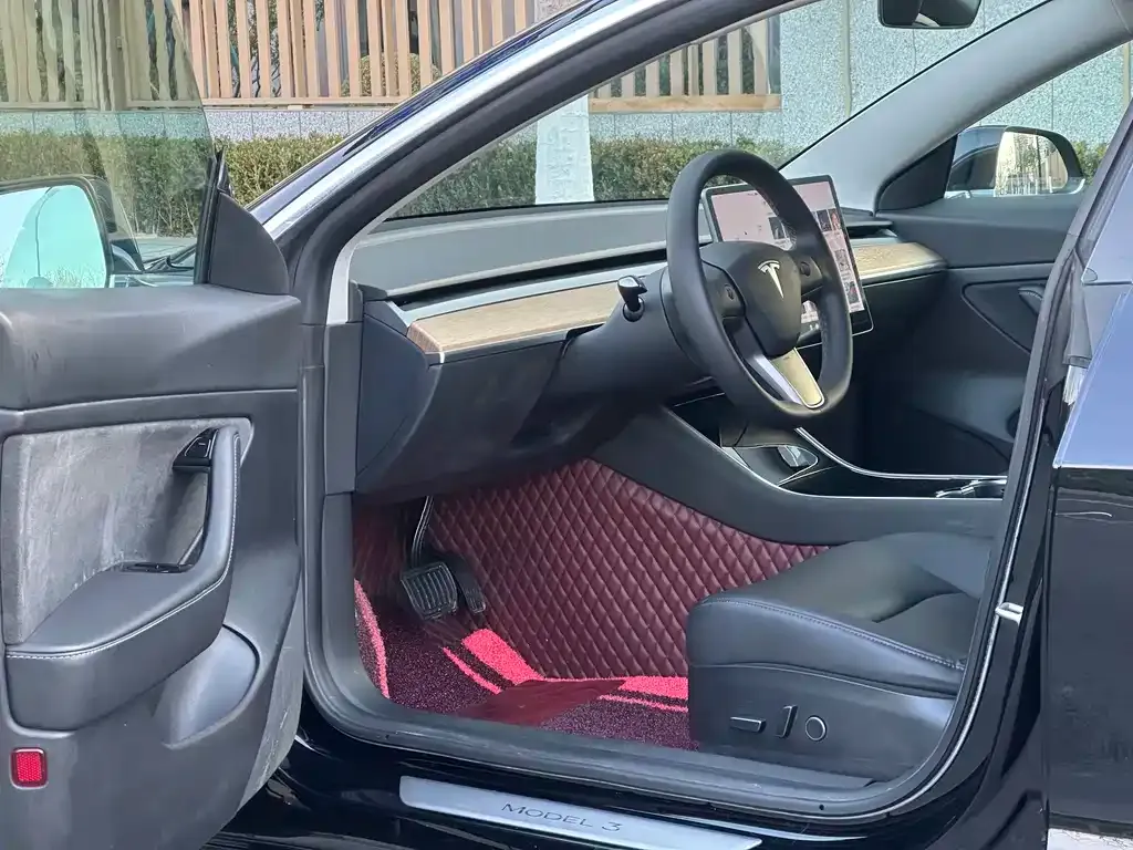 Tesla Model 3 — фото 2