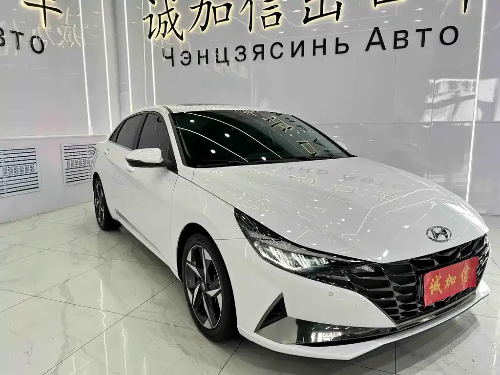 Hyundai Elantra — фото 5