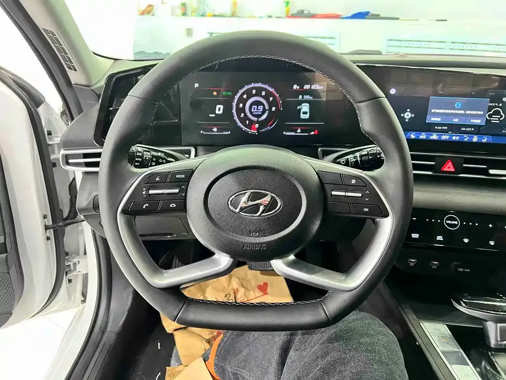 Hyundai Elantra — фото 10