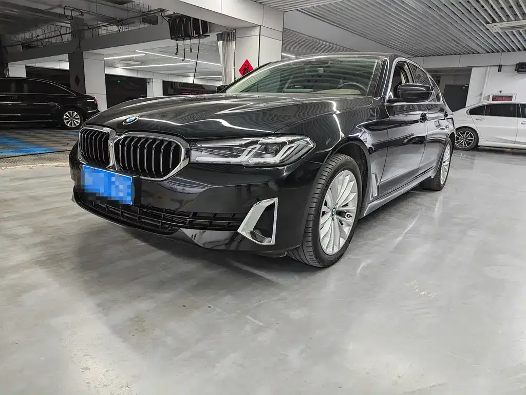 BMW 5 Series — фото 1
