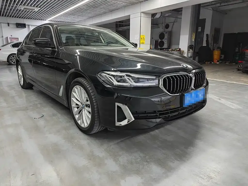 BMW 5 Series — фото 4