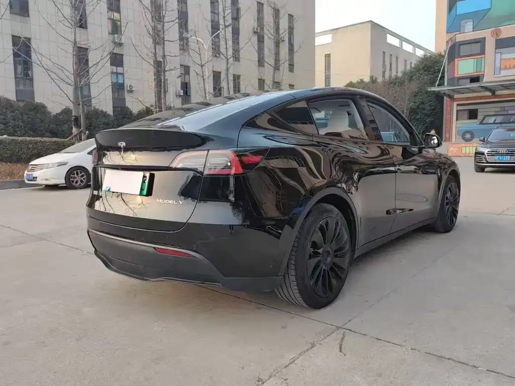 Tesla Model Y — фото 7