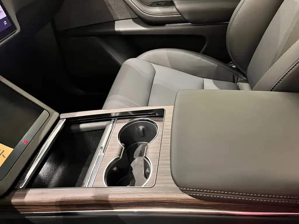 Tesla Model X — фото 7