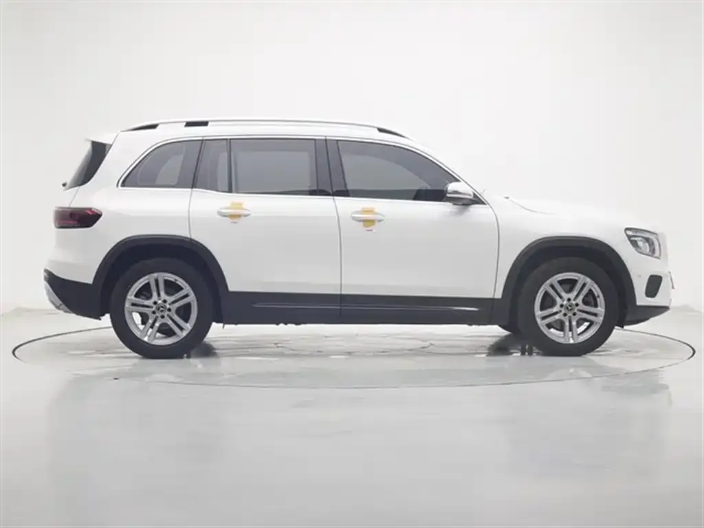 Mercedes-Benz GLB — фото 10