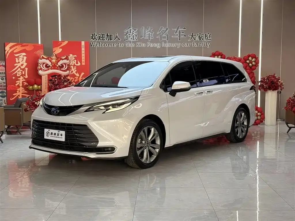 Toyota Sienna — фото 1