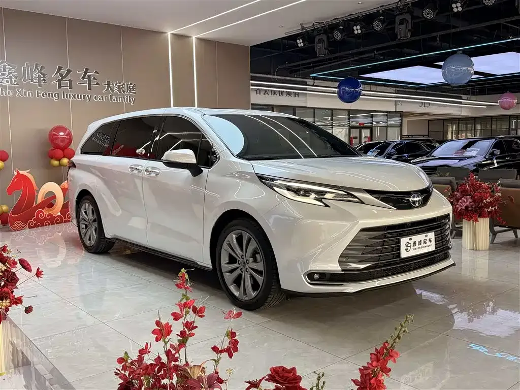 Toyota Sienna — фото 5