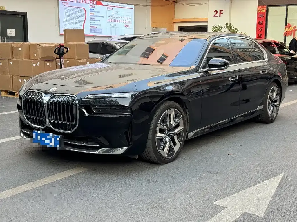 BMW 7 Series — фото 1