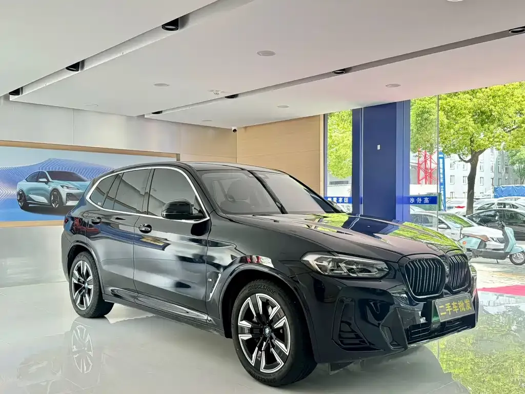 BMW iX3 — фото 9