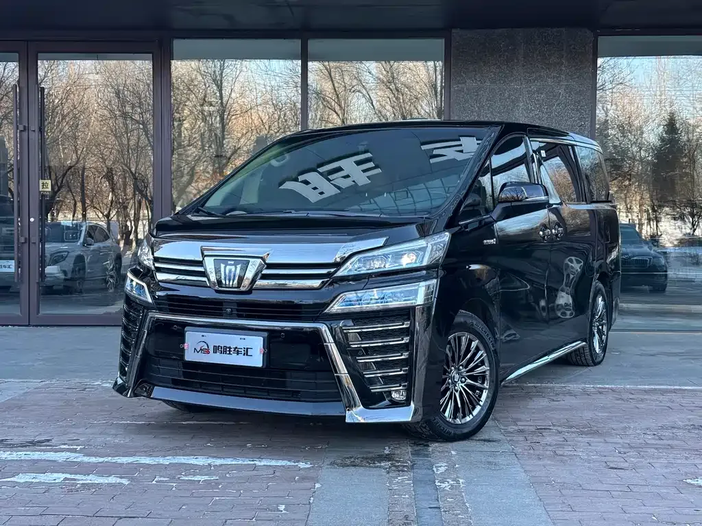 Toyota Vellfire — фото 1