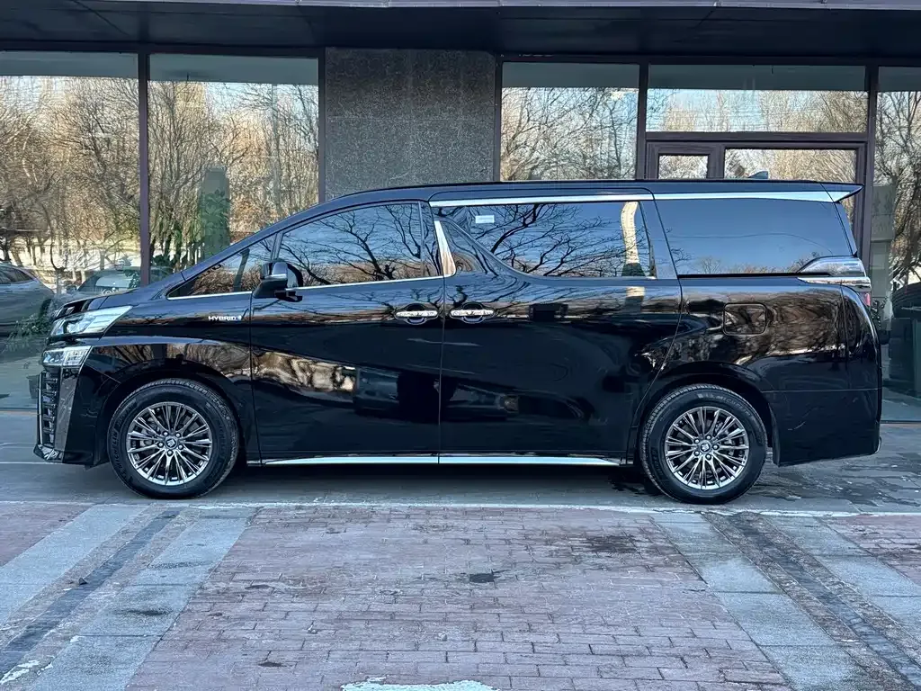 Toyota Vellfire — фото 4