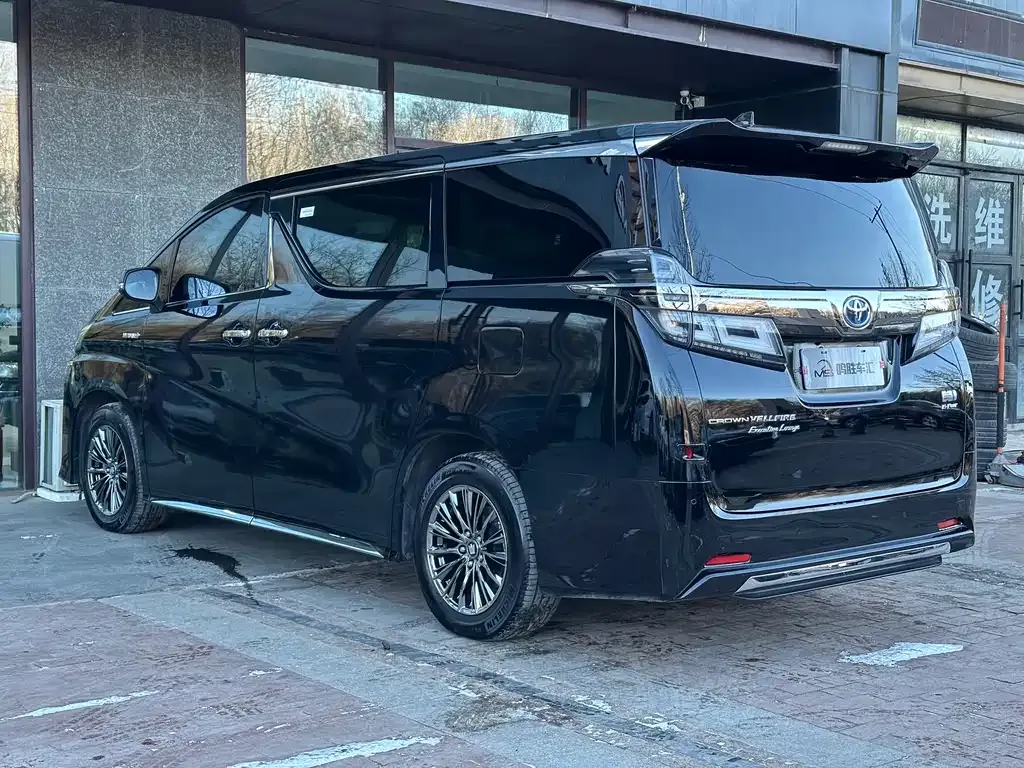 Toyota Vellfire — фото 3