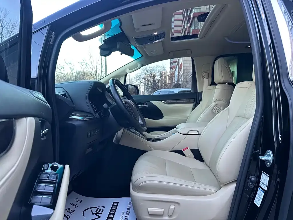 Toyota Vellfire — фото 2