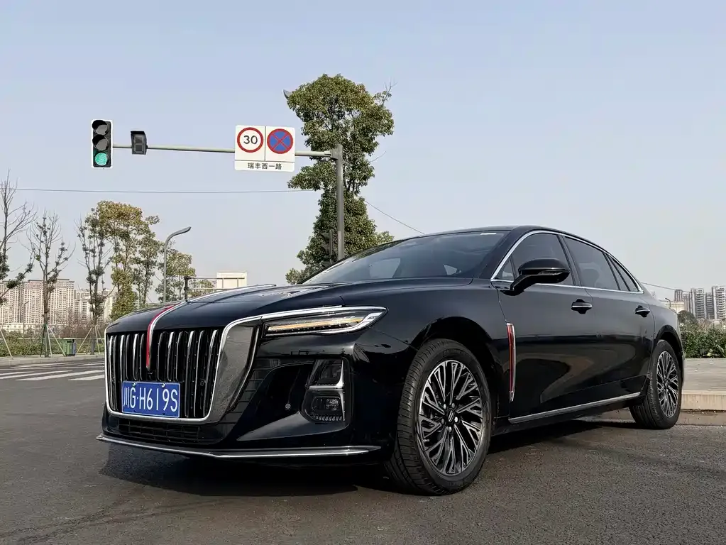 Hongqi H5 — фото 1