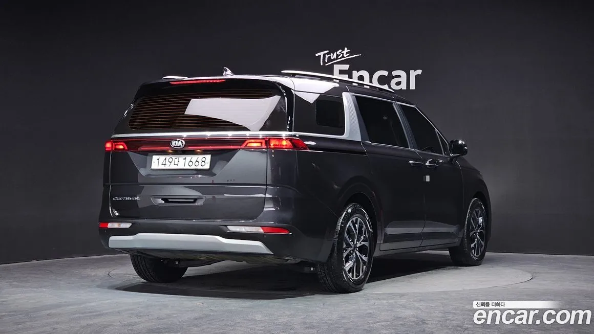 Kia Carnival — фото 10