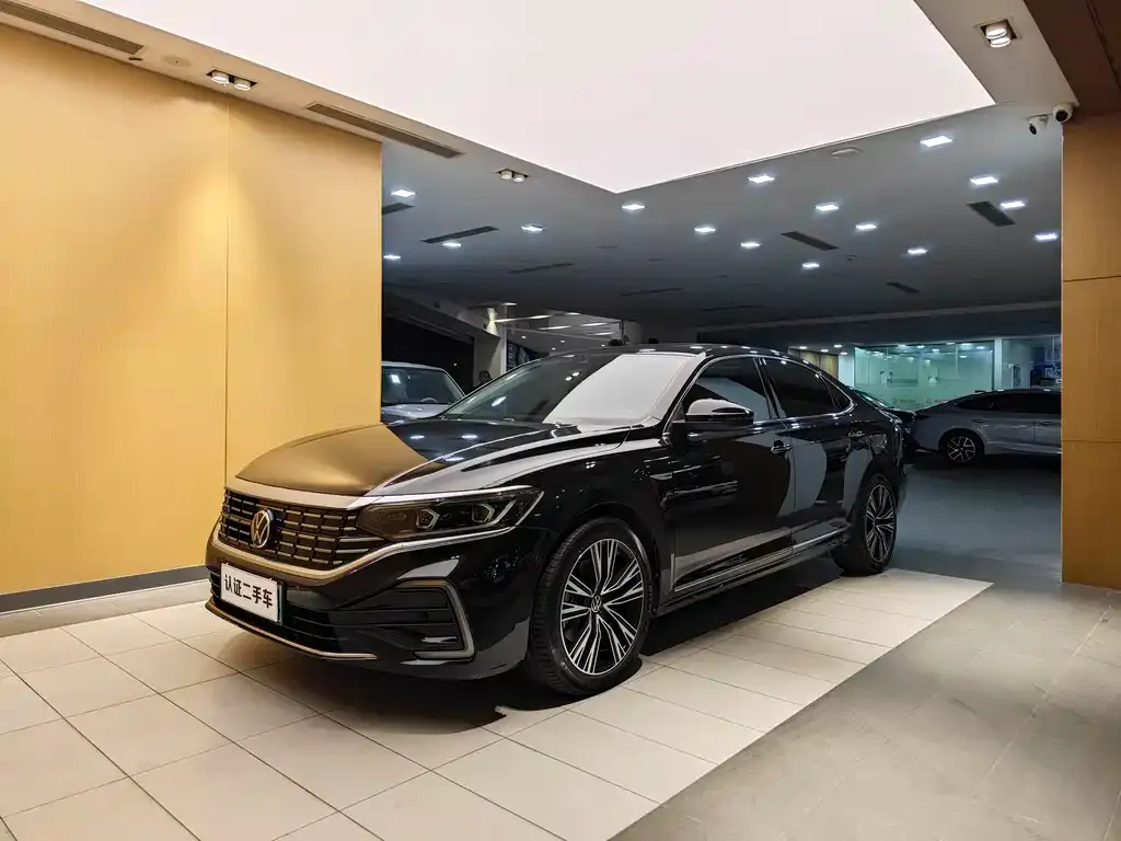 Volkswagen Passat New Energy — фото 1