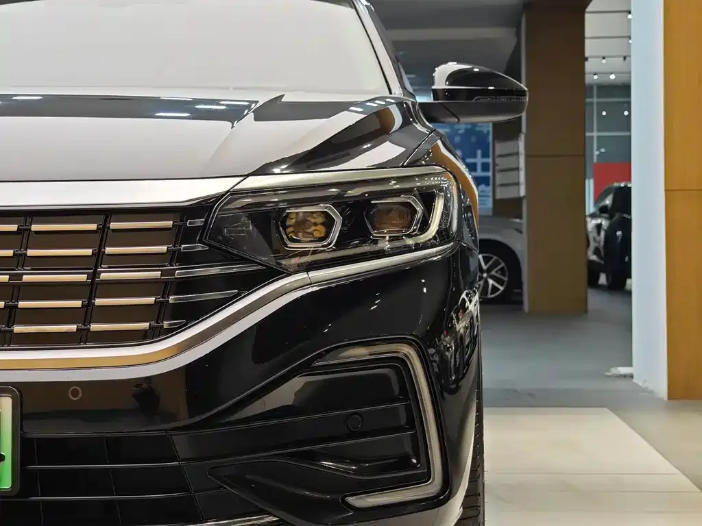 Volkswagen Passat New Energy — фото 3
