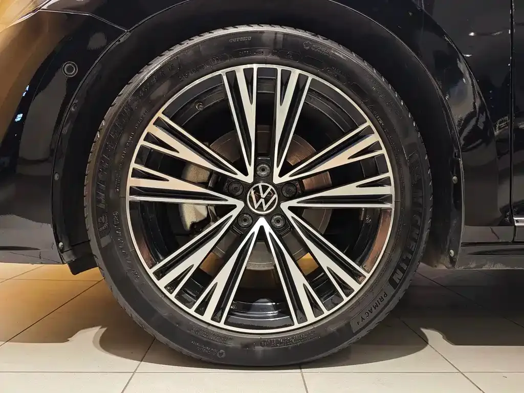 Volkswagen Passat New Energy — фото 6