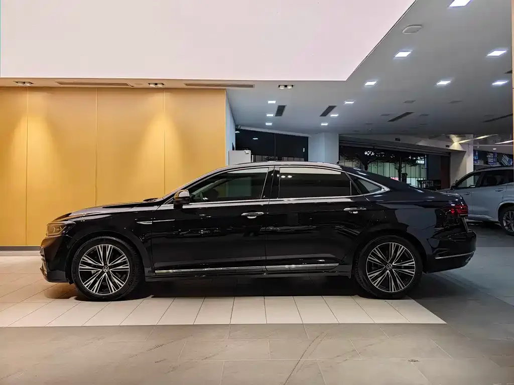 Volkswagen Passat New Energy — фото 7