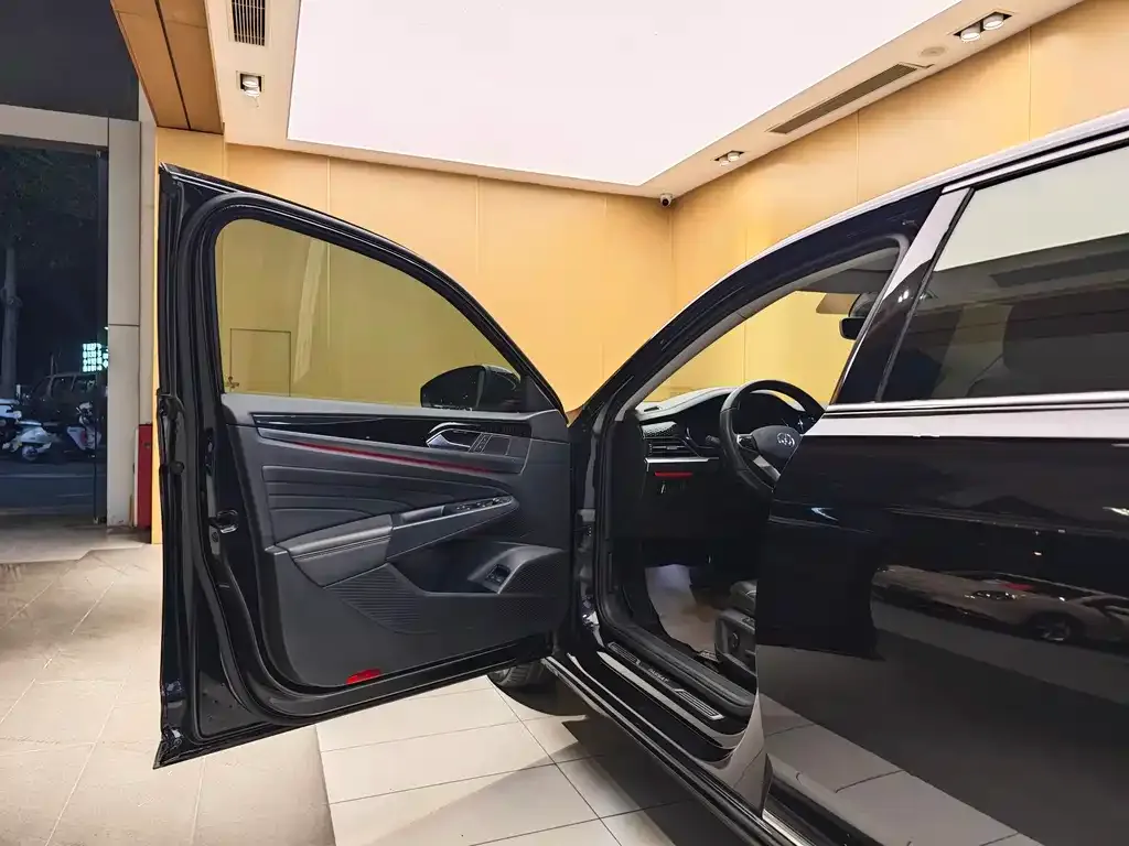 Volkswagen Passat New Energy — фото 10