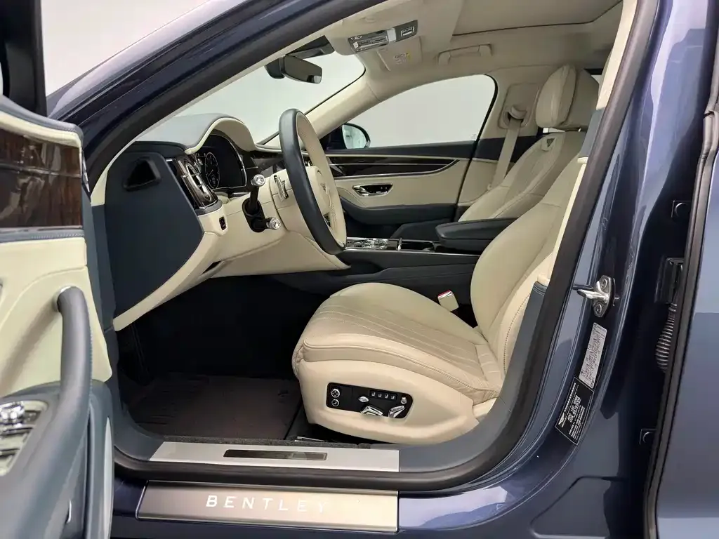 Bentley Flying Spur — фото 6