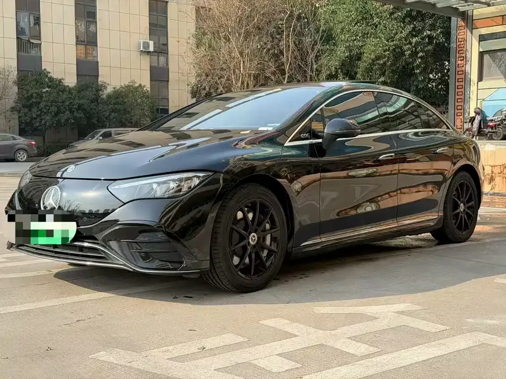 Mercedes-Benz EQE SUV — фото 1
