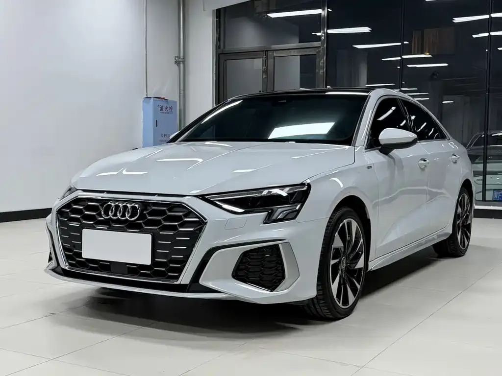 Audi A3 — фото 1