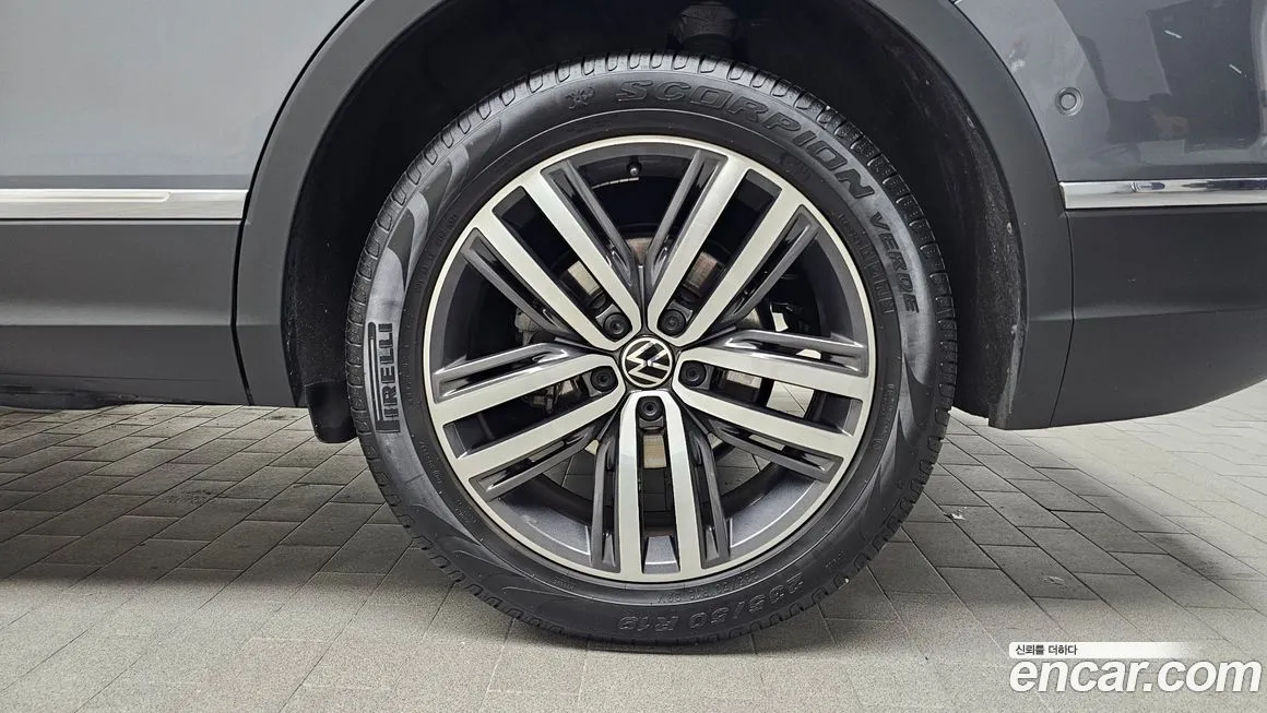 Volkswagen Tiguan — фото 7