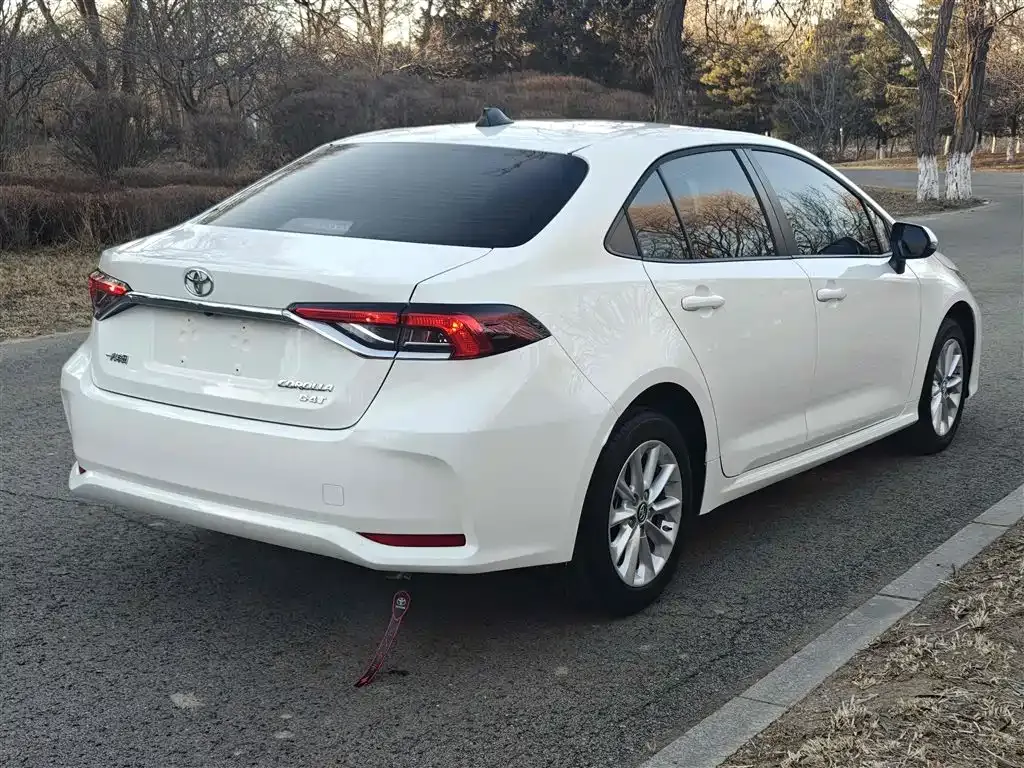 Toyota Corolla — фото 5